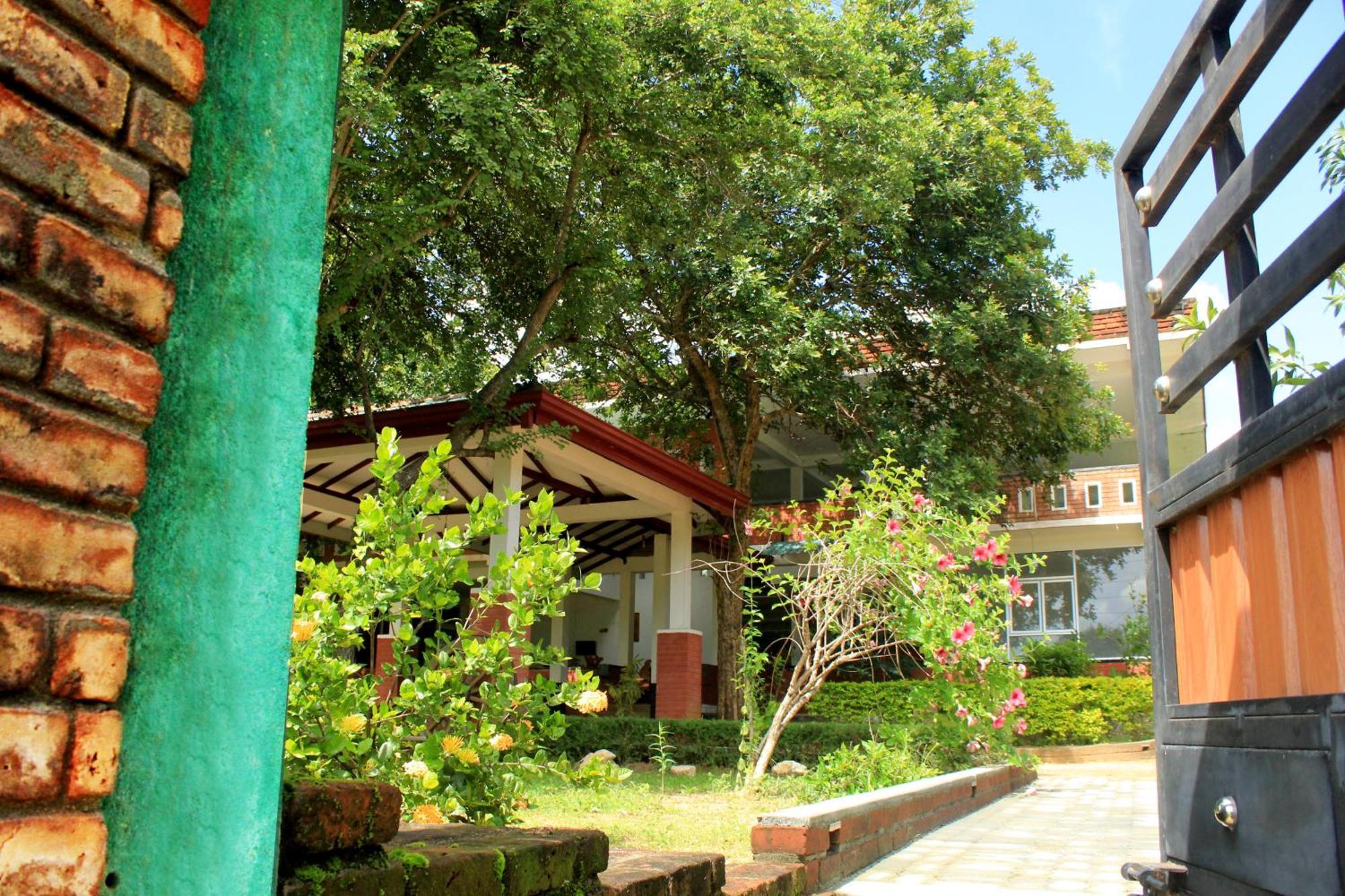 Green Hut Hotel & Restaurant With Unique View Point Sigiriya Dış mekan fotoğraf